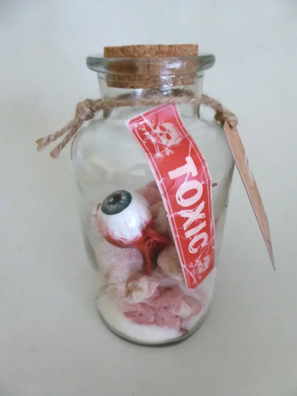 NEW 8” HALLOWEEN REALISTIC BLOODY EYEBALLS GLASS CORK STOPPER JAR ODDITY PROP